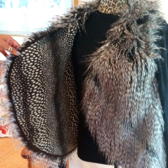 Guess Ladies Faux Fur Vest Size:XS Color:Gray, White, Black - Picture 2 of 11